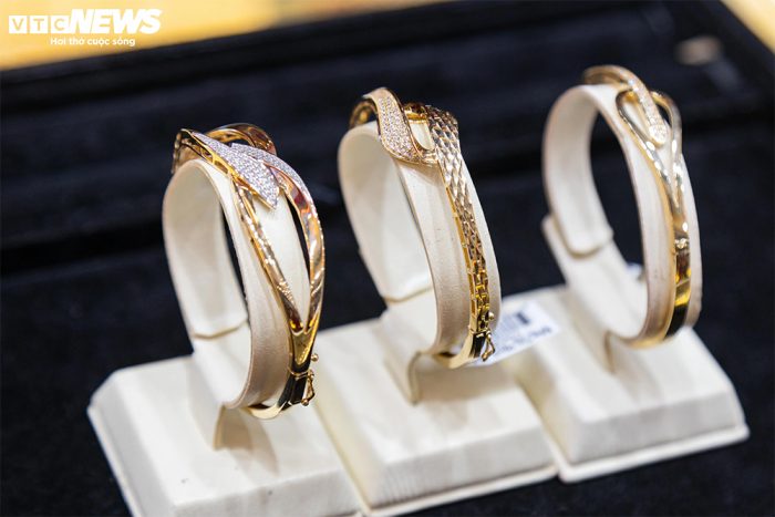 gia vang 2006 700x467 - Giá Vàng SJC Hôm Nay 19/9: Vàng mất đà, trong nước giảm 300.000 đồng/lượng