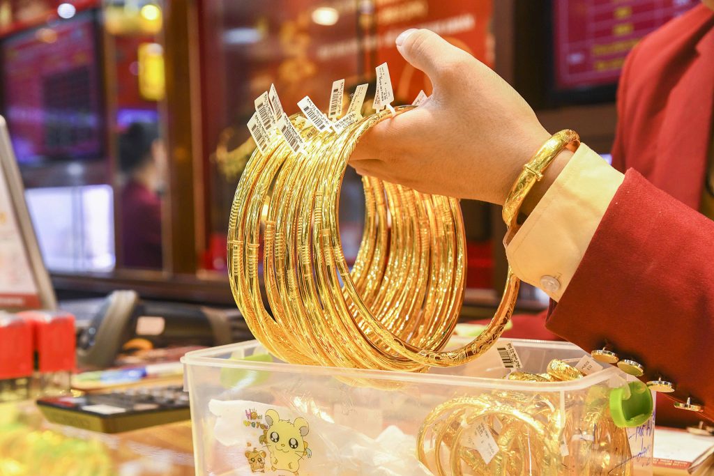 vang hieu 13 06104711 1024x683 - Giá Vàng Trong Nước Hôm Nay lập đỉnh mới, chạm 142,5 triệu đồng/lượng