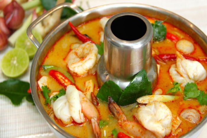 Lau Thai Tomyum 3 700x466 - Top 14 cách nấu lẩu thái ngon siêu cấp “đốn tim” tín đồ ẩm thực