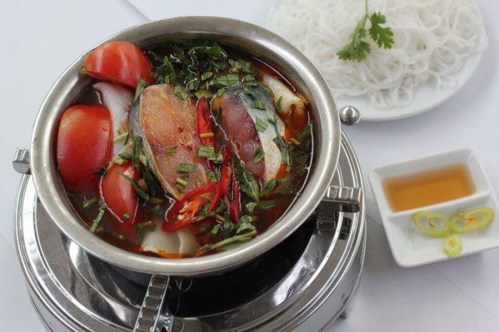 Lau Thai ca Basa 11 700x466 - Top 14 cách nấu lẩu thái ngon siêu cấp “đốn tim” tín đồ ẩm thực