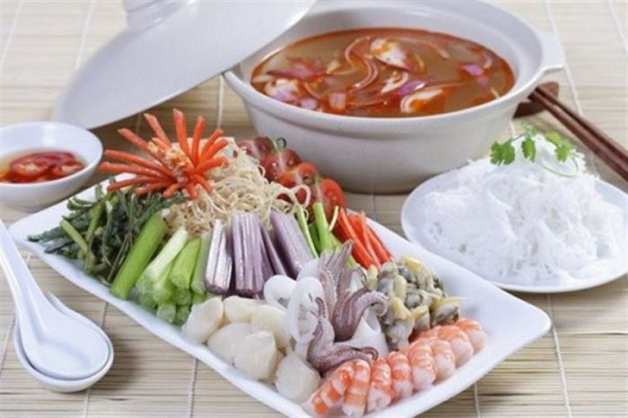 Lau Thai hai san thap cam 7 700x466 - Top 14 cách nấu lẩu thái ngon siêu cấp “đốn tim” tín đồ ẩm thực