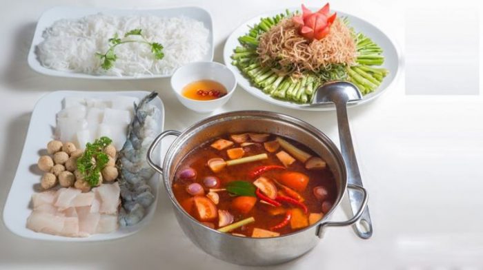 Lau thai tom 5 700x392 - Top 14 cách nấu lẩu thái ngon siêu cấp “đốn tim” tín đồ ẩm thực