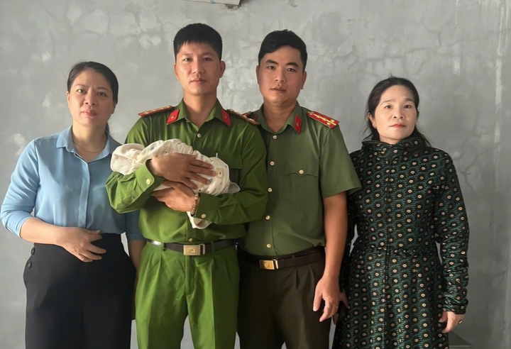 tin tuc moi nhat - Bé trai 3 ngày tuổi bị bỏ rơi ở Quảng Trị: Người mẹ nhận lại con