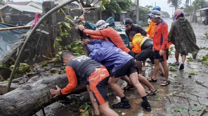 Bão Mekkhala áp sát Philippines, dự báo đạt cường độ cực đại trong 2 ngày tới tin tuc quan su the gioi nong nhat - Bão Mekkhala áp sát Philippines, dự báo đạt cường độ cực đại trong 2 ngày tới