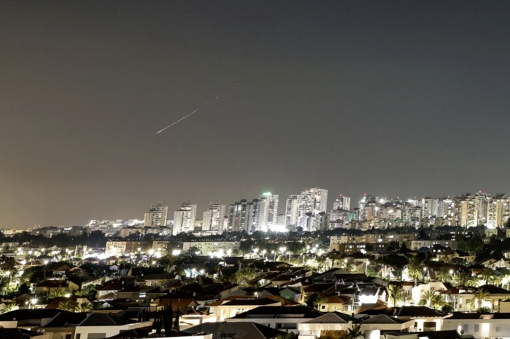 Iran phóng tên lửa tấn công Israel, nhiều nước đóng cửa không phận tin tuc the gioi 24h moi nhat - Iran phóng tên lửa tấn công Israel, nhiều nước đóng cửa không phận