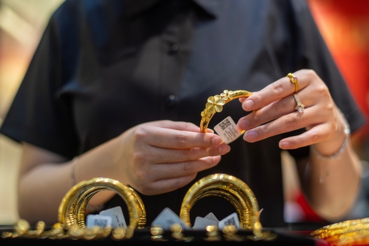 Giá vàng hôm nay 11/8: Tăng cao, tiến sát 4.400 USD/ounce gia vang the gioi 1 - Giá vàng hôm nay 11/8: Tăng cao, tiến sát 4.400 USD/ounce